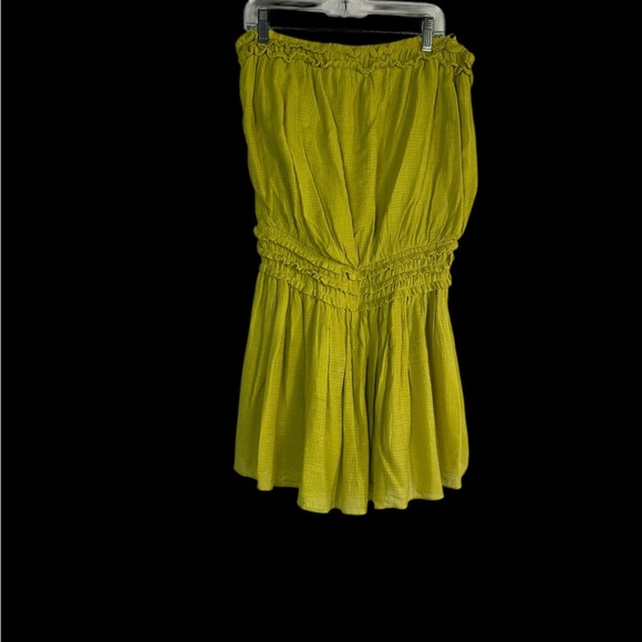 Vibrant Green Strapless Romper - Picture 4 of 5